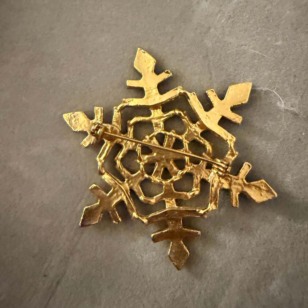 Vintage Gold Tone Clear Rhinestone Snowflake Brooch Pin